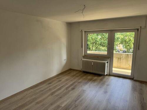 Schlafzimmer - abtapeziert - 