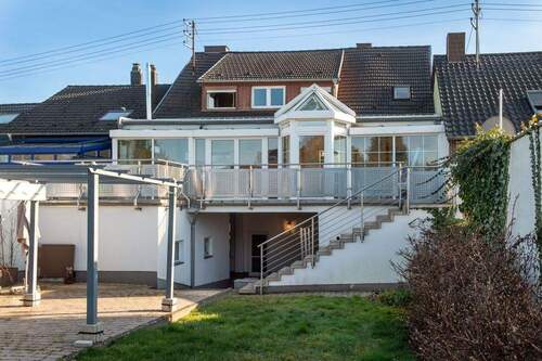 Rückansicht - 1 Zimmer Mehrfamilienhaus, Wohnhaus zum Kaufen in Schwalbach