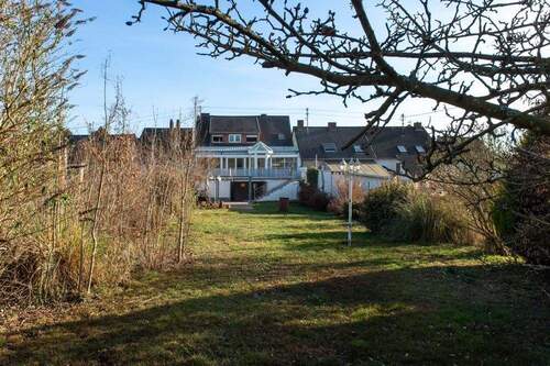 weitläufiger Garten - 