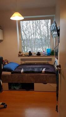 Whg. li., kl. Zi (Kind, Büro) - 