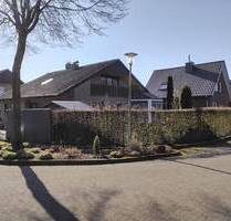 ***BÜSCHER IMMOBILIEN*** Attraktiver, gepflegter Bungalow mit ausgebautem Dachgeschoss und rd. 170 m² WohnNutzfläche in Epe - Gronau