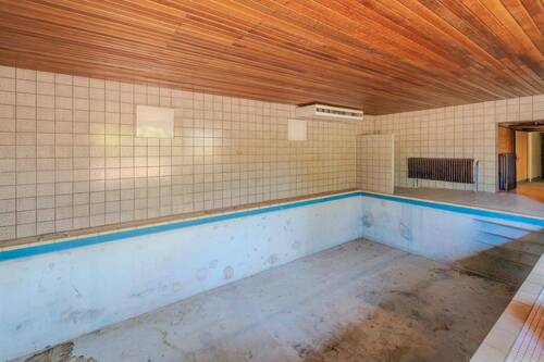 ehemaliger Indoorpool neuer Wohnbereich - 
