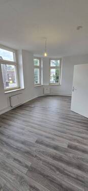 Wohnzimmer 1 - Komplett sanierte 3 Zimmer Wohnung in Gelsenkirchen zu vermieten
