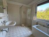 Bad mit Wanne und ebenerdiger Dusche Bj.'90 - 