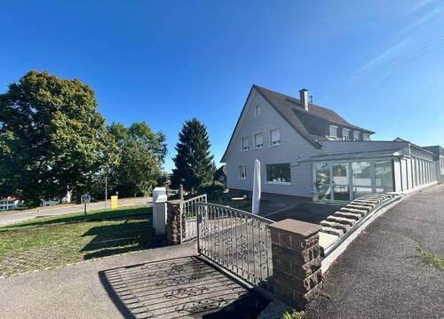 Haus mit Zufahrt - Mehrfamilienhaus, Wohnhaus mit 180,00 m² in Schramberg zum Kaufen