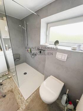 Modernisiertes Duschbad im Erdgeschoss - 