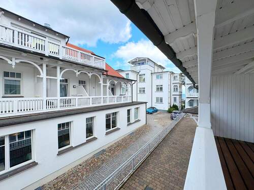 Balkon, seitlicher Meerblick - 