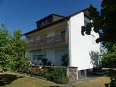 Bild 1 - Wohnen mit Potenzial! Zweifamilienhaus in Petersaurach!