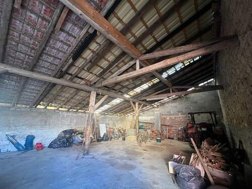 Offenes Nebengebäude - 