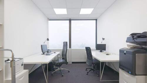 Besprechnungsraum - Büro mit Blick über die Stadt - All-in-Miete