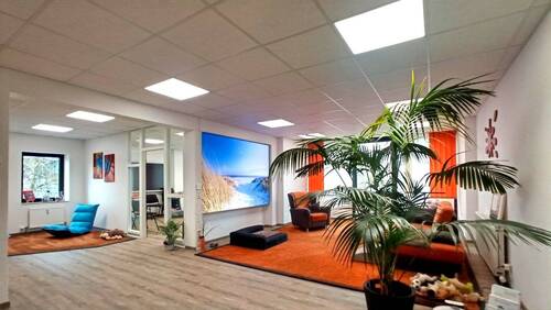 Hauptfläche, weitwinkelig - 