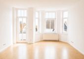 Wohnzimmer - Großzügige 4-Raumwohnung ab 01.08.2026