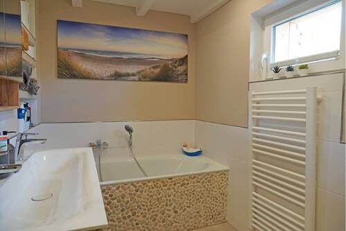 Vollbad mit Wanne und Dusche - 