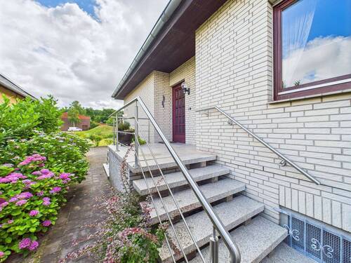 Eingang - 4 Zimmer Bungalow zum Kaufen in Lehrte
