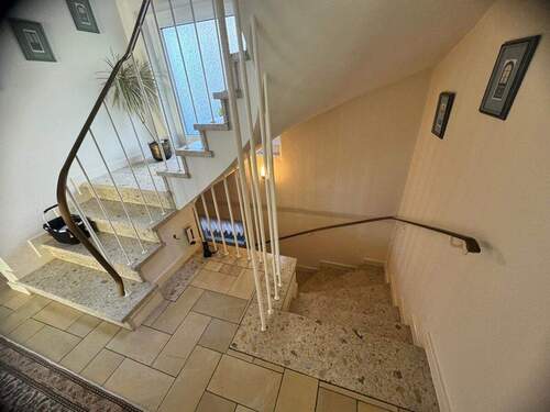 Treppenanlagen zum DG u. KG - 