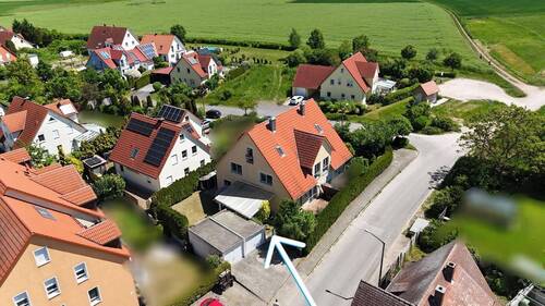 Vogelperspektive - Familienfreundliche Doppelhaushälfte mit Garten, Kamin & Garage in ruhiger Lage