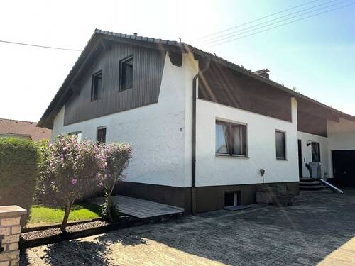 Hausansicht mit Giebelseite.jpg - 