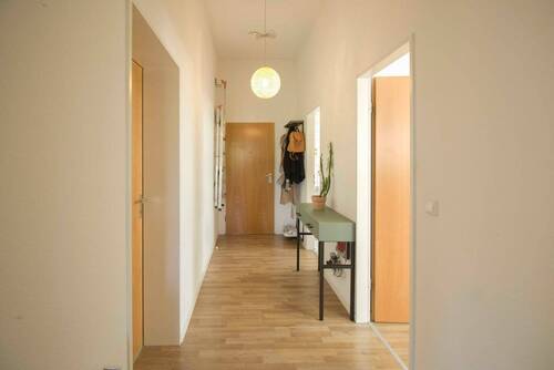 Flur Eingangsbereich - 2 Zimmer Etagenwohnung zum Kaufen in Esslingen am Neckar