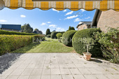 Südwest Terrasse mit Blick in den Garten - 