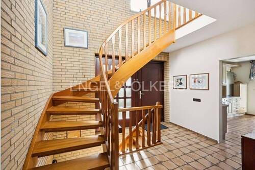 Großzügiger Eingangsbereich - 