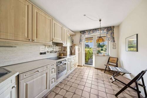 Küche mit Zugang auf die Terrasse - 