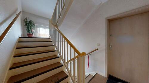 Treppenhaus - 3 Zimmer Etagenwohnung zum Kaufen in Groitzsch