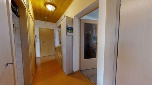 Flur - 3 Zimmer Etagenwohnung in Groitzsch