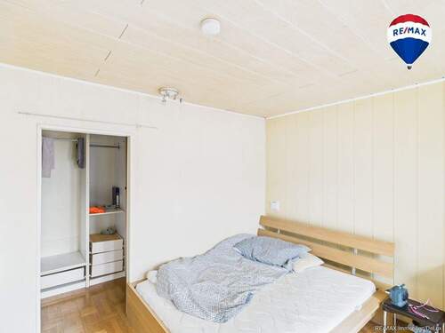 RE/MAX Immobilien DeLux Einfamilienhaus Wallerfangen-Oberlimberg Zimmer mit Ankleide - 