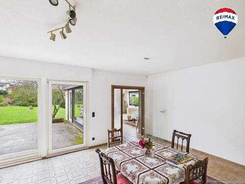 RE/MAX Immobilien DeLux Einfamilienhaus Wallerfangen-Oberlimberg Wohnzimmer - 