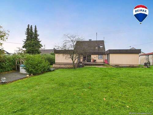 RE/MAX Immobilien DeLux Einfamilienhaus Wallerfangen-Oberlimberg Hinten 2 - 