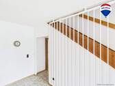 RE:MAX Immobilien DeLux Einfamilienhaus Wallerfangen-Oberlimberg Treppenaufgang - 