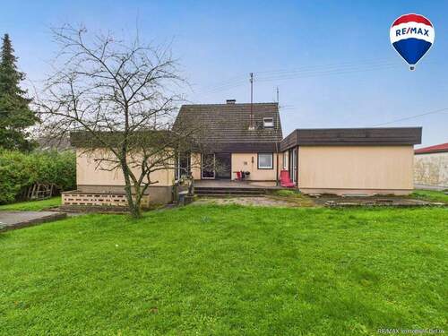 RE/MAX Immobilien DeLux Einfamilienhaus Wallerfangen-Oberlimberg Hinten 1 - 