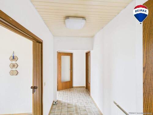 RE/MAX Immobilien DeLux Einfamilienhaus Wallerfangen-Oberlimberg Flur - 