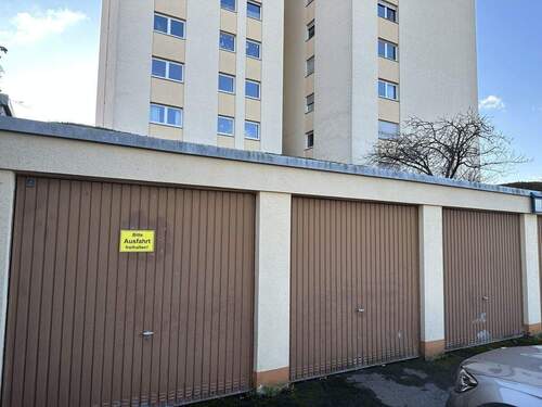 Garage - 4 Zimmer Etagenwohnung in Trier