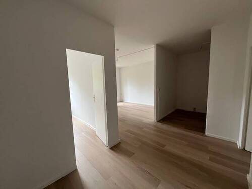 Flur.jpg - 4 Zimmer Etagenwohnung zur Miete in Zwickau
