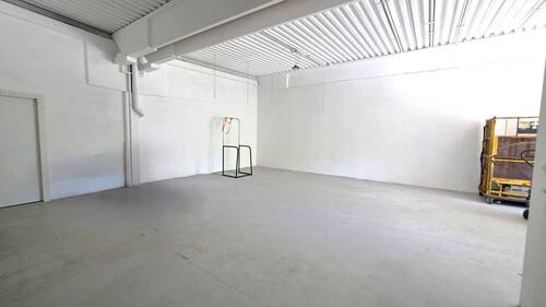 Deckenhöhe (ca 300 - 365 cm) - Halle zur Miete in Ahrensburg