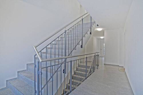 Treppenhaus - Etagenwohnung mit 90,30 m&sup2; in Geretsried zur Miete