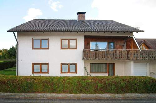 Frontansicht Straße - Einfamilienhaus mit 208,00 m² in Üchtelhausen zum Kaufen