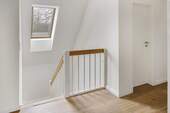 Treppenaufgang / Flur oben - 