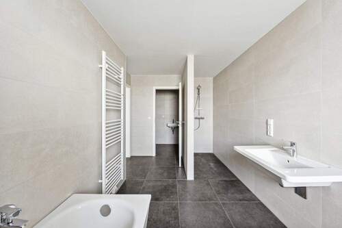 Badezimmer Blick auf separates WC WC - 