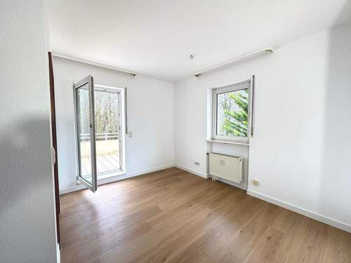 Großes Wohnzimmer - 3 Zimmer Etagenwohnung in Saarbrücken