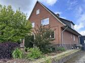 Seitenansicht des Hauses - 9 Zimmer Mehrfamilienhaus, Wohnhaus zum Kaufen in Lübeck