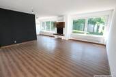 Wohn- und Essbereich mit grünem Ausblick - 6 Zimmer Einfamilienhaus in Remseck