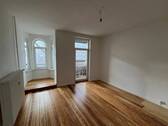 Wohnzimmer - Wunderschöne 3 Zimmer Altbauwohnung im Herzen von Kiel.