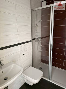 Bad mit Dusche - 