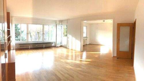 Wohnen - TOP: Grosszügige 3,5 Zimmer Wohnung mit EBK, Balkon, Terrasse am Rande der Weinberge - zentrumsnah!
