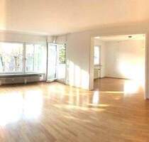TOP: Grosszügige 3,5 Zimmer Wohnung mit EBK, Balkon, Terrasse am Rande der Weinberge - zentrumsnah! - Esslingen am Neckar Stadtmitte