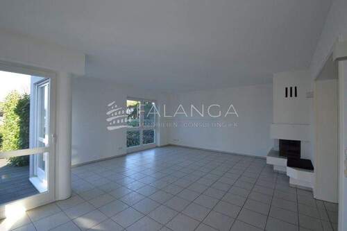 Wohnzimmer mit Wohlfühl-Kamin - 