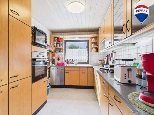 RE/MAX Immobilien DeLux Einfamilienhaus Niederlosheim Küche - 