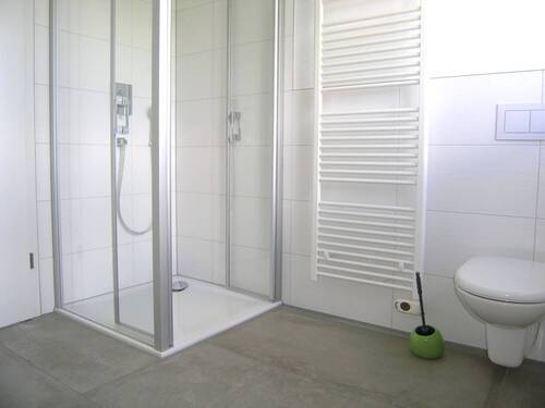 Bad mit bodentiefer Dusche - 